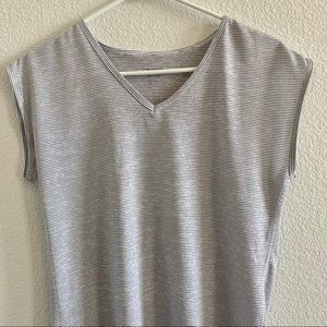Reebok Women’s Cap Sleeve Shirt Size XSmall